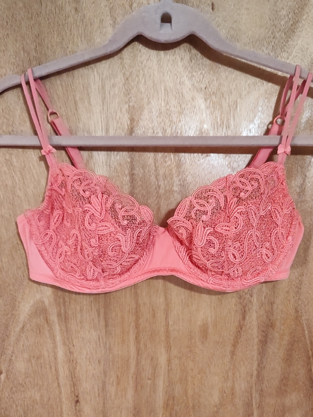 Victoria's Secret Coral Lace Underwire Bra